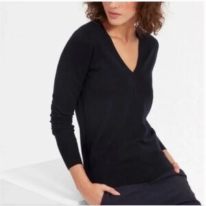 Everlane Black V-Neck Lightweight Wool Pullover Sweater, Size M